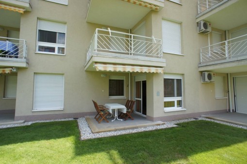   - Maneki Lake View Apartman Siófok