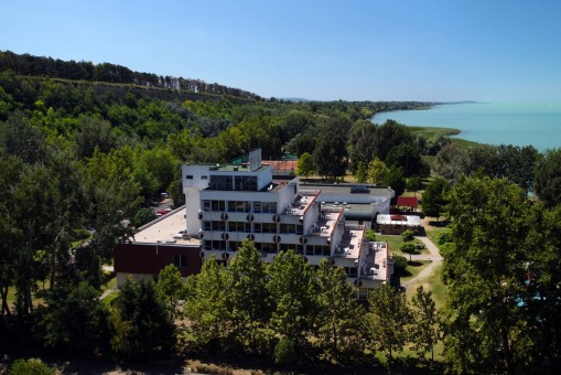   - Hotel Három Hattyú Balatonföldvár