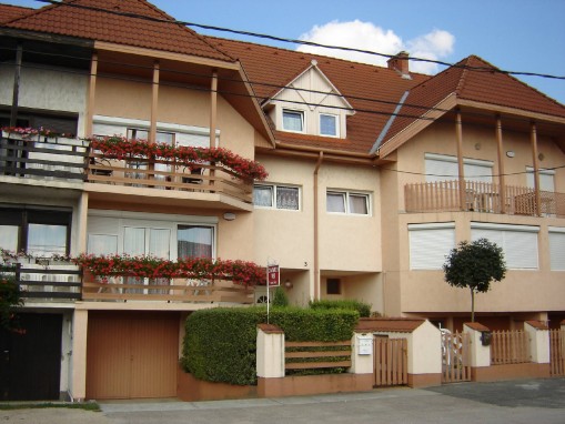   - Sió-Sziget Apartmanház Siófok