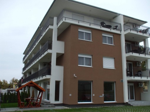   - Kohl Wellness Apartman Siófok