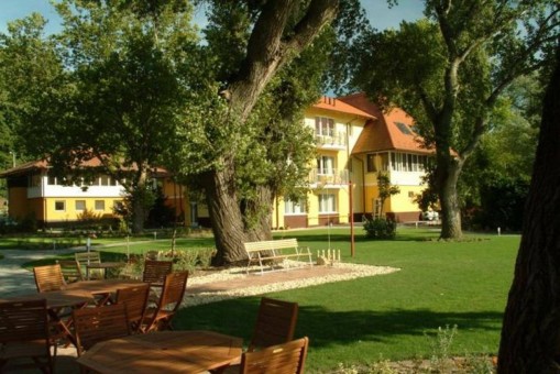   - Tópart Hotel Balatonvilágos